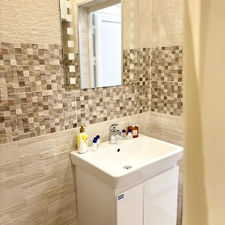 Апартамент Sweet Tiny House-central *